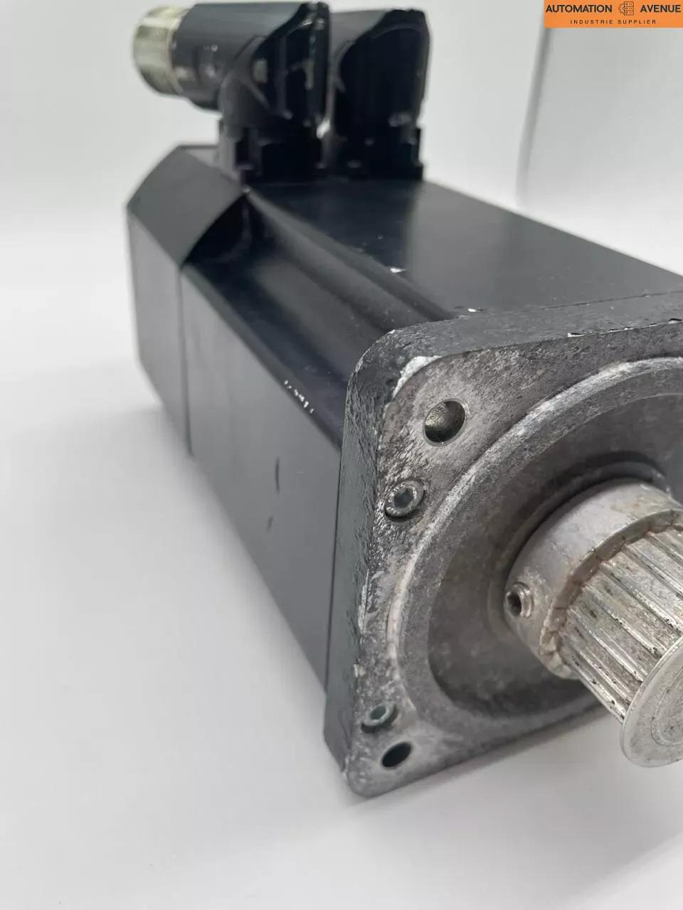 Klicken Sie, um das Bild zu vergrößern B&R 8LSA35 8LSA35.EA030D100-3 3000U/MIN 400V SERVOROMOTOR Rev. C8